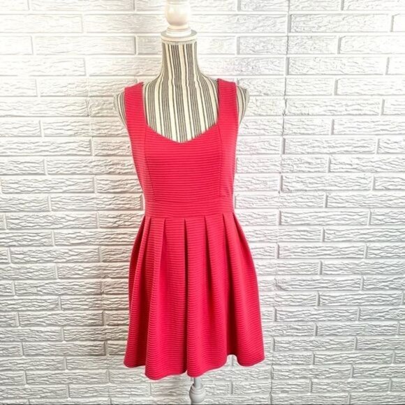 Alya Pink Pleated Fit & Flare Dress Peephole Back Size Medium - Picture 1 of 6